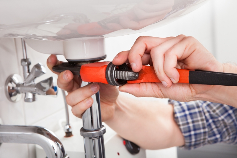 Emergency plumber attending a job in Streatham